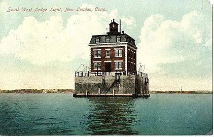 PostcardNewLondonCTLedgeLighthouse1910