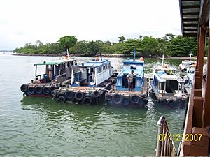 SINGAPOREAN BUMBOATS