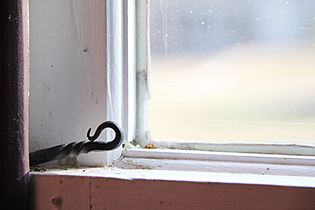 Shaker-Window-Detail