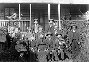 StateLibQld 1 180135 Heuschele Family