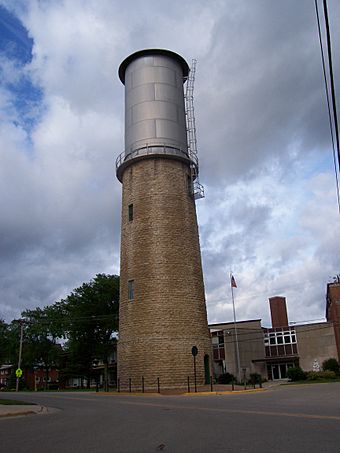 SunPrairieWisconsinWaterTower.jpg