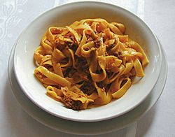 Tagliatelle al ragù (image modified).jpg