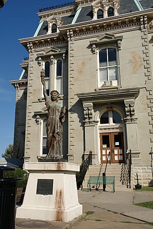 Miniature Statue of Liberty on the square of the Davis County Courthouse (Iowa) in Bloomfield