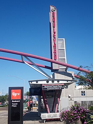 Boulevard Transit Plaza, Closeup