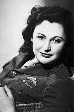 Nancy Wake (1945).jpg