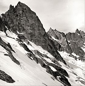 Uniform biotite gneiss exposed on the north side of McMillan Spire