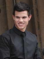 Taylor Lautner Paris