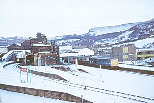 A Brush Class 31 awaits departure with the 0835 train to London at Halifax