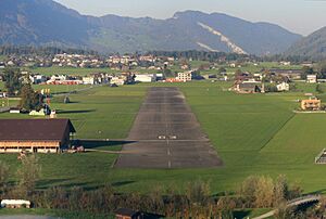 Flugplatz Kägiswil Landebahn 2012 10