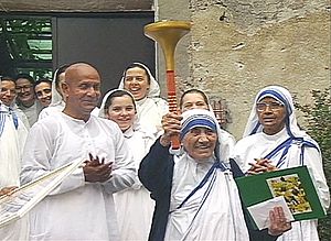 Sri-Chinmoy-and-Mother-Teresa