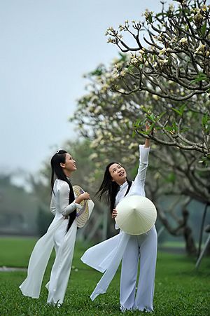 Ao-dai-xu-Hue-2