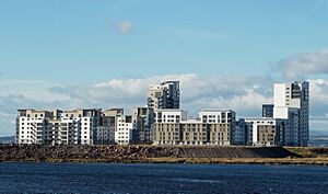 Edinburgh Leith Newhaven Harbour (8160867011).jpg