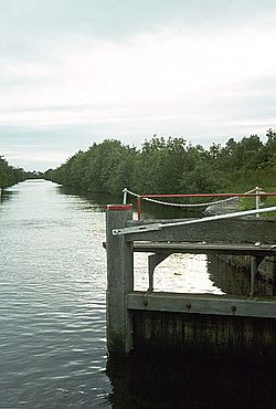 Jamestown Canal - geograph.org.uk - 585603.jpg