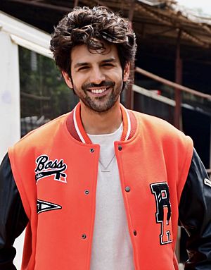 Kartik Aaryan in 2022.jpg