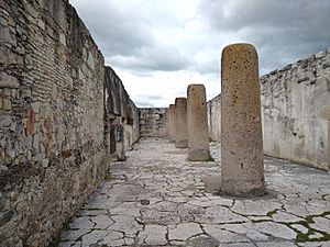 Mitla- palace column room