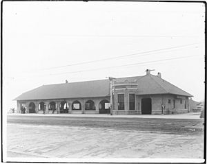 Pacific Electric and Salt Lake Railroad station in Long Beach, 1905 (CHS-2468)