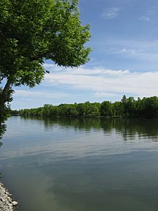 Richelieu River at Saint-Marc-sur-Richelieu.JPG