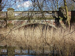 Squires Bridge, Littleton (geograph 4371256)