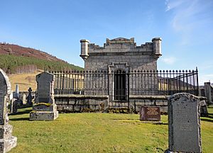 Braemar Kirkyard 01