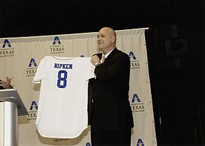 Cal Ripken at University of Texas at Arlington (10009625)