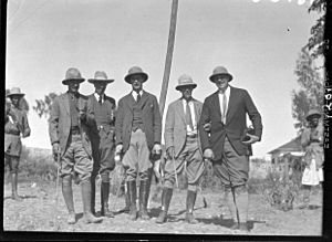 Expedition members (3948801450).jpg