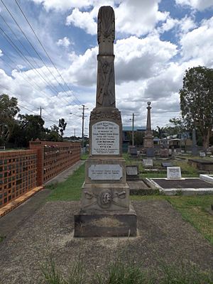 Berry and MacFarlane Monument.jpg