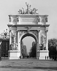 Dewey Arch, New York.jpg