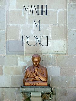 Escultura homenaje a Manuel M. Ponce en la Plaza de la Patria, Aguascalientes.