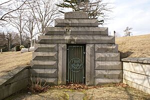 Lugar-Chatteron Mausoleum 300