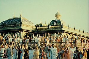 Palaceanddevotees 1982