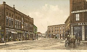 PostcardPutnamCTMainStreetLkgSouth1908