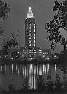 BatonRougeNewCapitolNight1932