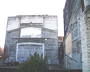 CapitolTheatreArchandSideWall