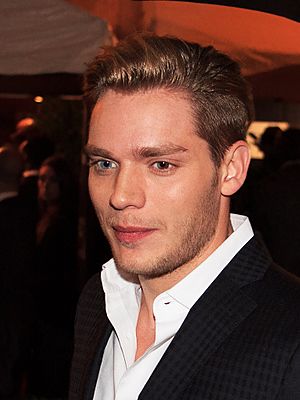 Dominic Sherwood (22429006997).jpg