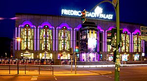 Friedrichstadtpalast at night 01