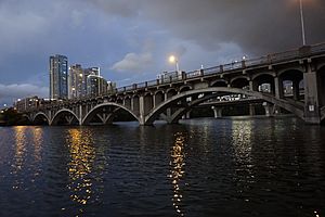 Lamar Boulevard Bridge 20160904200840.jpg