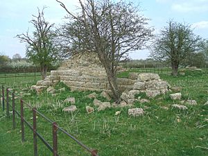 Quarrendon Church Remains2.jpg