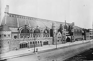 ColiseumChicagoGeoRLawrenceExterior