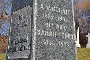 Cimetière Mont-Royal - Monument en l'honneur d'Alexander Walker Ogilvie 03