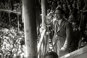 Discurso de Santiago Carrillo en la plaza de toros de Tolosa (1 de 3) - Fondo Car-Kutxa Fototeka