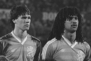 Gullit + Van Basten 1987 (cropped)