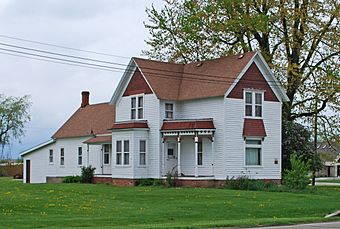 JohnAndEdnaTrusdellFischerHouseCantonMi.jpg