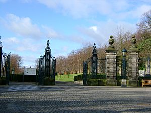 Louise Carnegie Gates, Pittencrieff Park.jpg