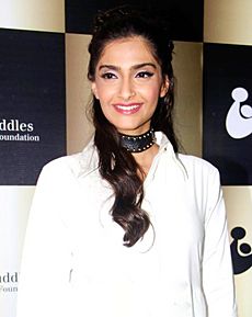 Sonam-graces-Cuddles-Foundation-2