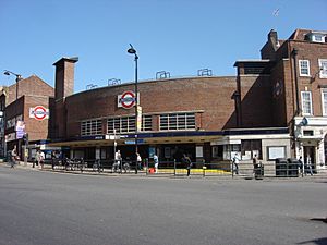 Wood Green tube station 021