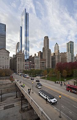 Calle E Monroe St, Chicago, Illinois, Estados Unidos, 2012-10-20, DD 04.jpg