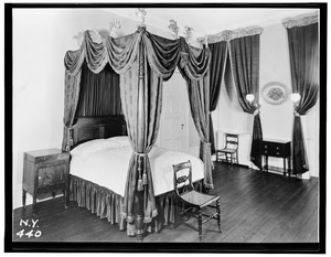 Historic American Buildings Survey, Wohlfahrt Studio, Photographer May 25, 1936, DRAPED WINDOWS AND BED - FRONT BEDROOM, SECOND FLOOR. - Seabury Tredwell House, 29 East Fourth HABS NY,31-NEYO,30-19