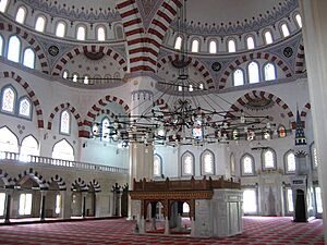 Inside the Azadi Mosque (5731113260)