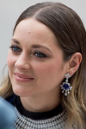 Marion Cotillard at 2019 Cannes.jpg