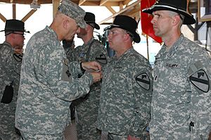 Odierno presents DFCs army mil-2007-11-14-093424